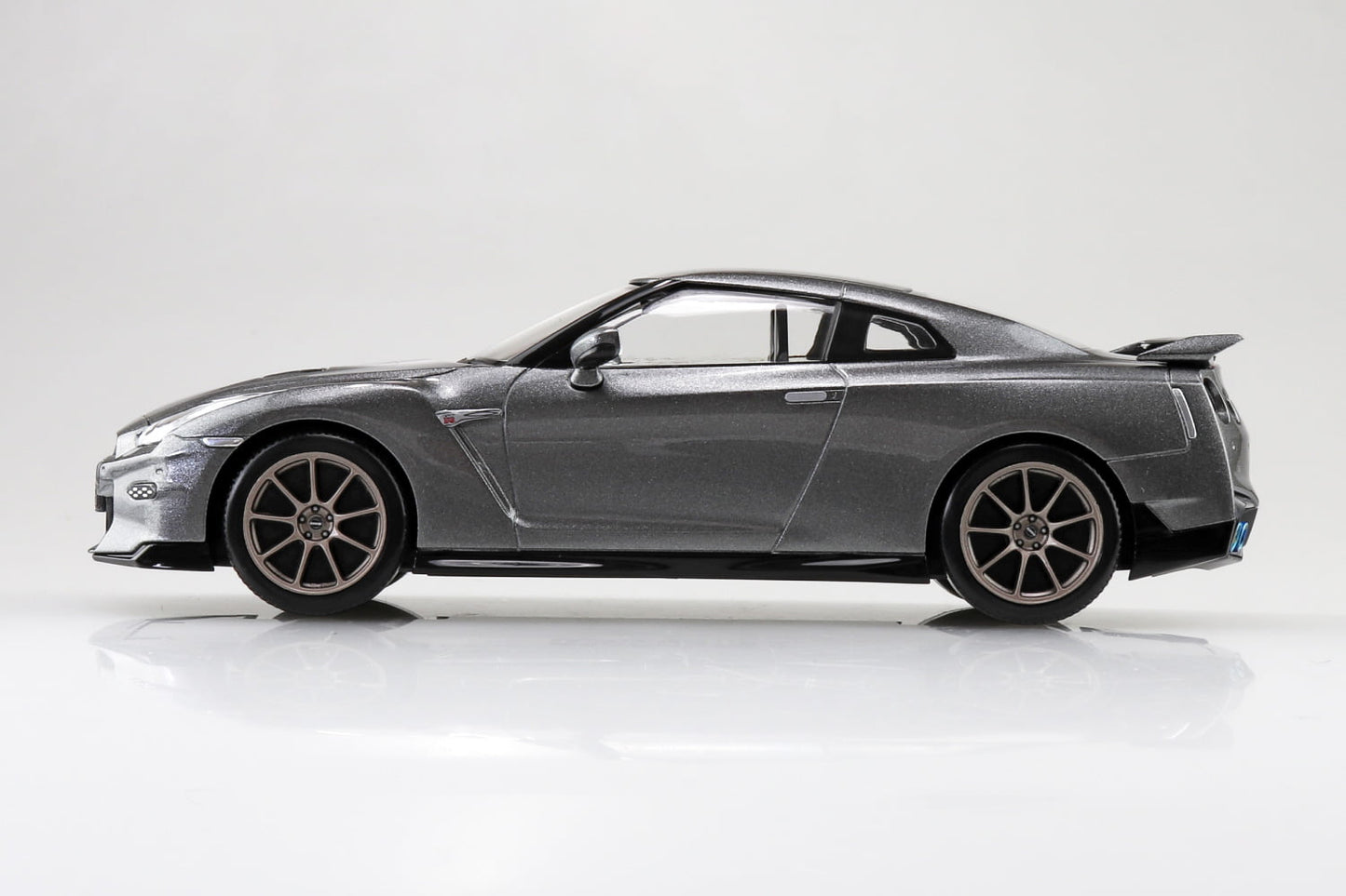 Aoshima 1/32 SNAP KIT Nissan R35 GT-R 2024 (Dark Metal Gray)