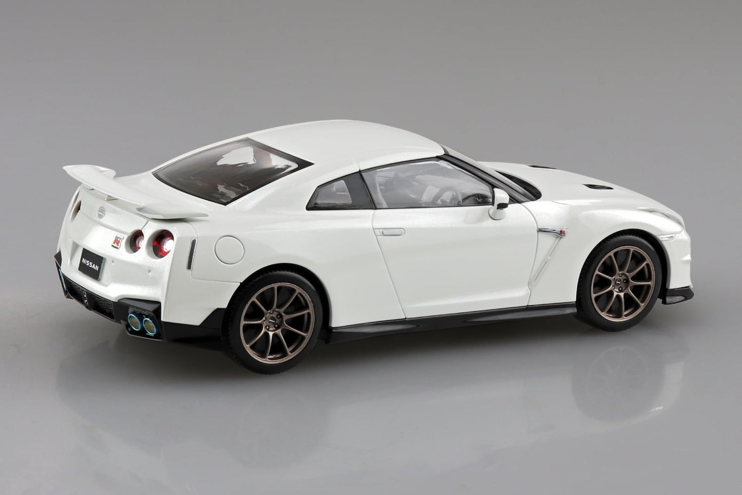 Aoshima 1/32 SNAP KIT Nissan R35 GT-R 2024 (Brilliant White Pearl)