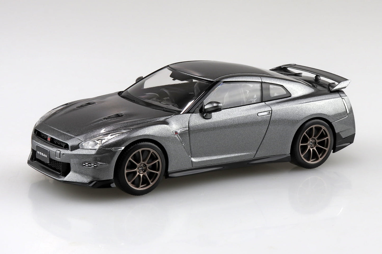 Aoshima 1/32 SNAP KIT Nissan R35 GT-R 2024 (Dark Metal Gray)