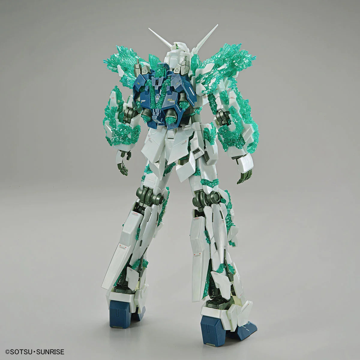 P-Bandai MG 1/100 Gundam Base Limited Unicorn Gundam (Luminous Crystal Body) [Pre-order. ETA Feb. 2024]