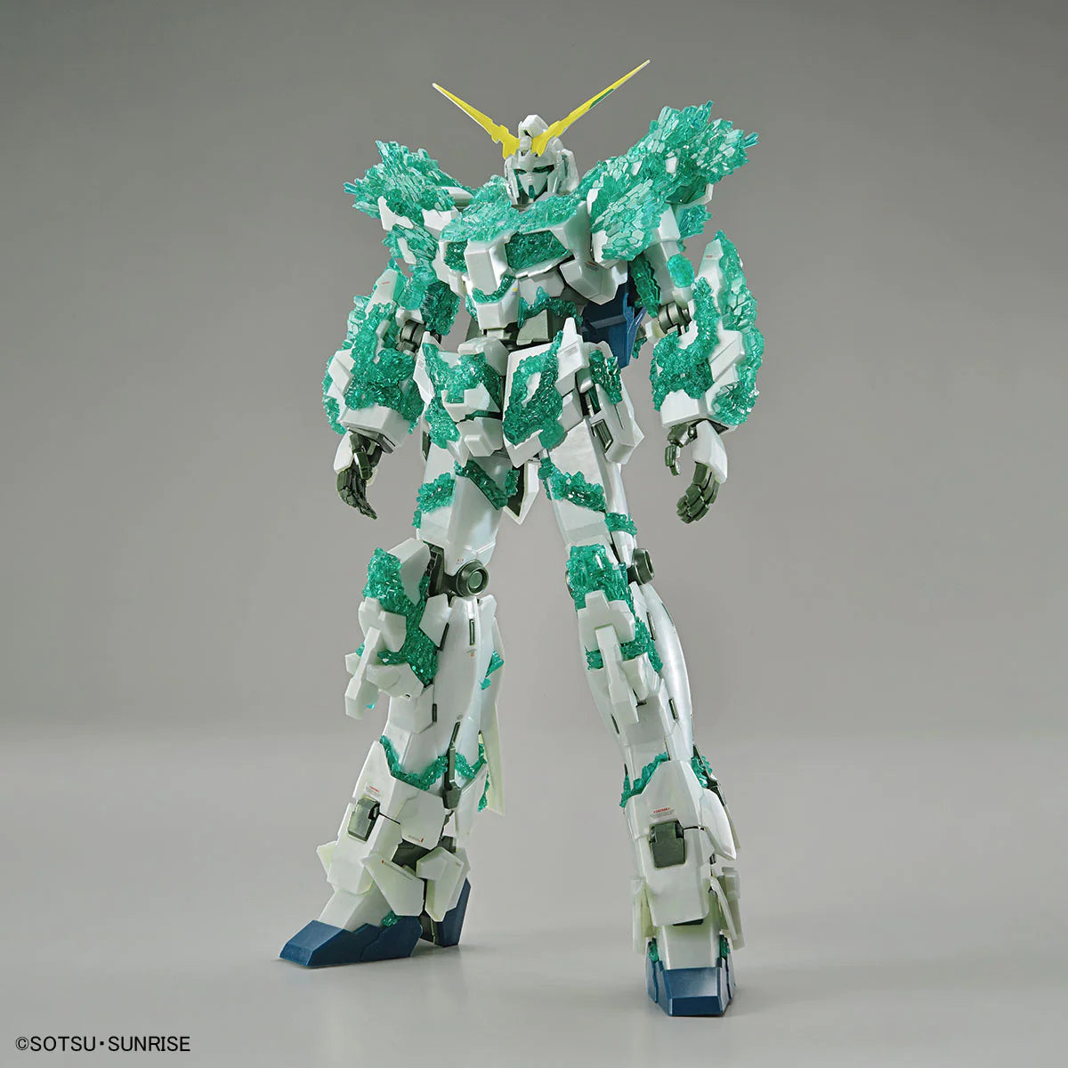 P-Bandai MG 1/100 Gundam Base Limited Unicorn Gundam (Luminous Crystal Body) [Pre-order. ETA Feb. 2024]