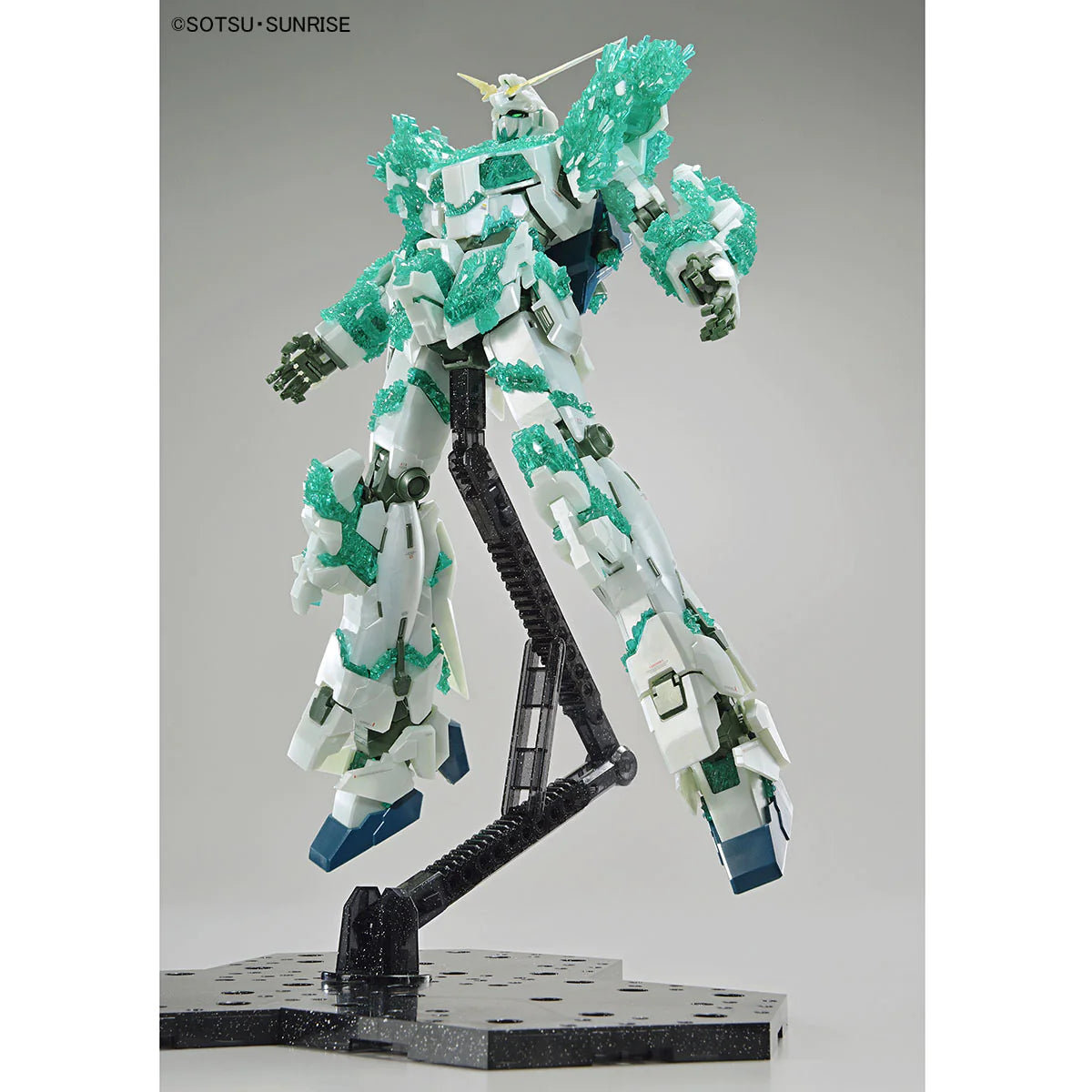 P-Bandai MG 1/100 Gundam Base Limited Unicorn Gundam (Luminous Crystal Body) [Pre-order. ETA Feb. 2024]