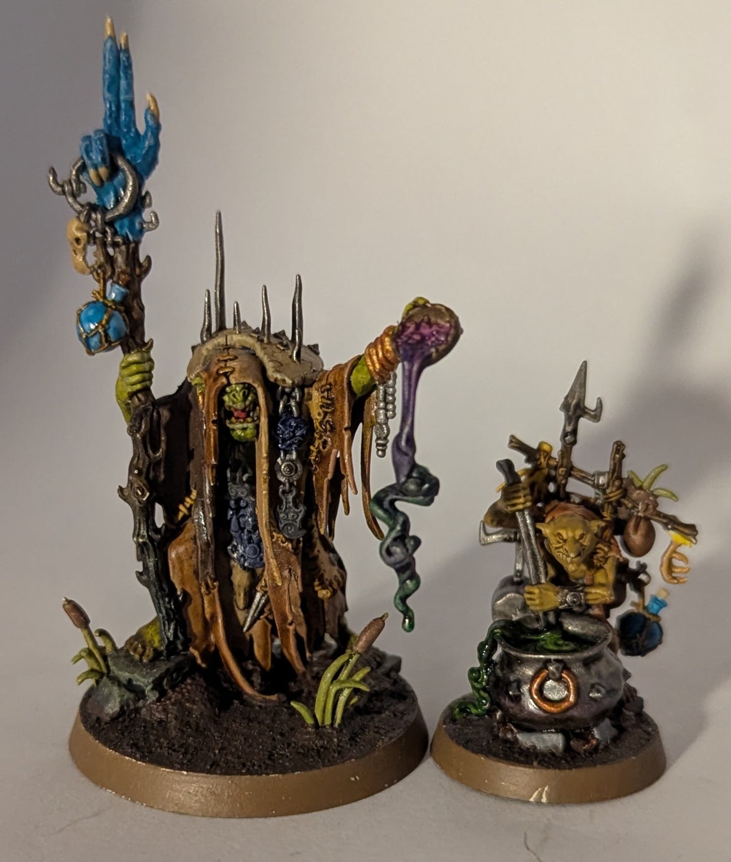 [Pre-Owned] Age of Sigmar: Orruk Warclans - Swamp Calla Shaman with Pot-Grot