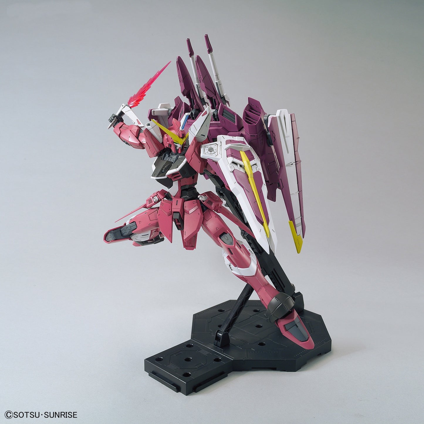 MG 1/100 Justice Gundam "Mobile Suit Gundam: Seed"