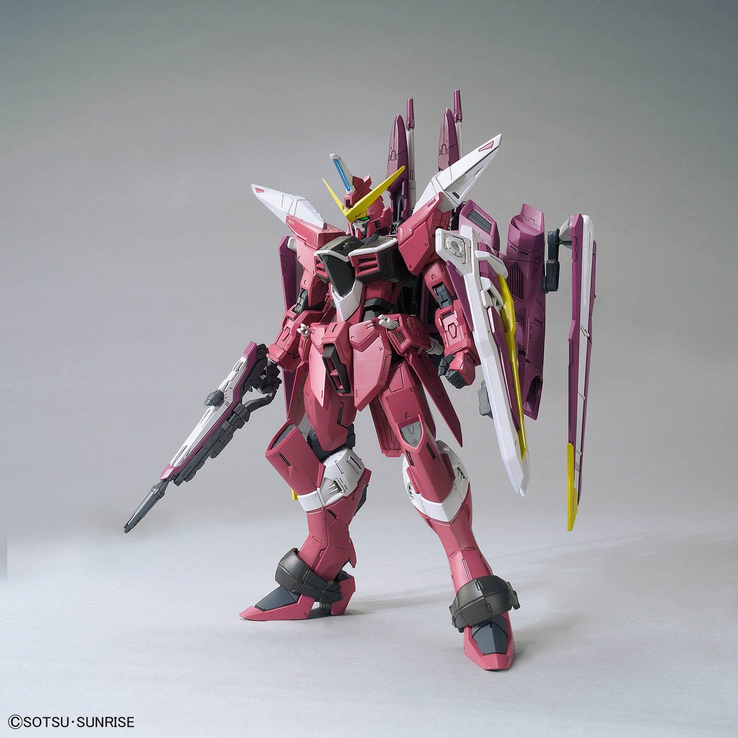 MG 1/100 Justice Gundam "Mobile Suit Gundam: Seed"