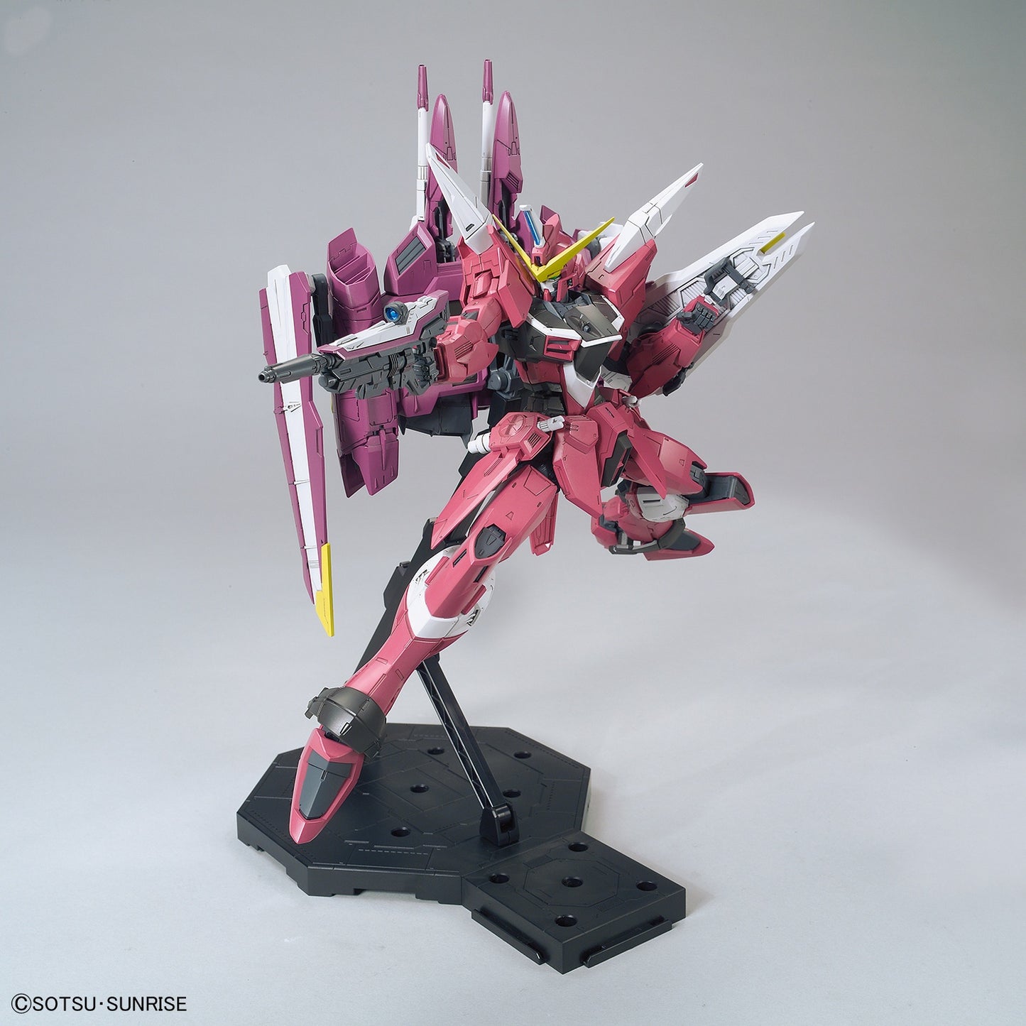 MG 1/100 Justice Gundam "Mobile Suit Gundam: Seed"