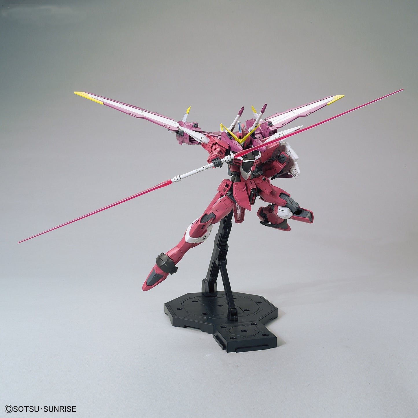MG 1/100 Justice Gundam "Mobile Suit Gundam: Seed"