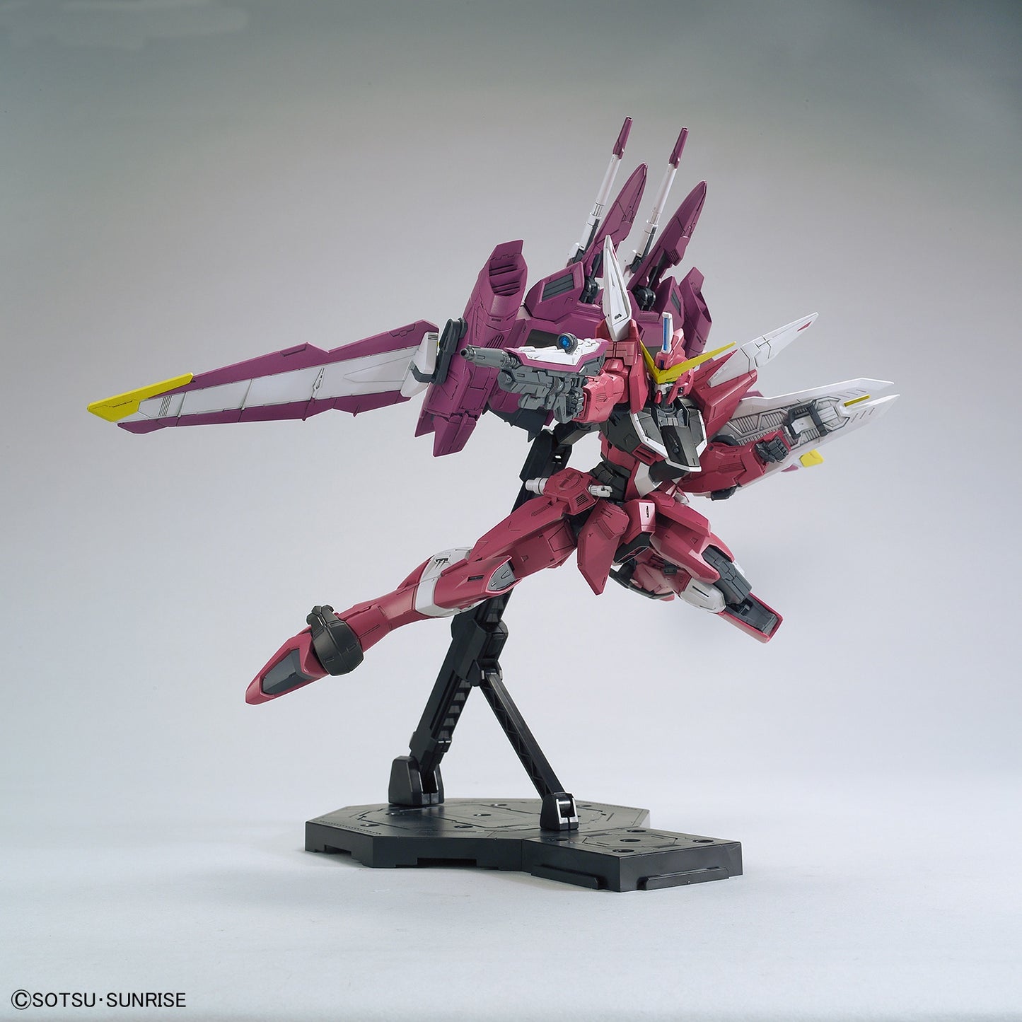 MG 1/100 Justice Gundam "Mobile Suit Gundam: Seed"