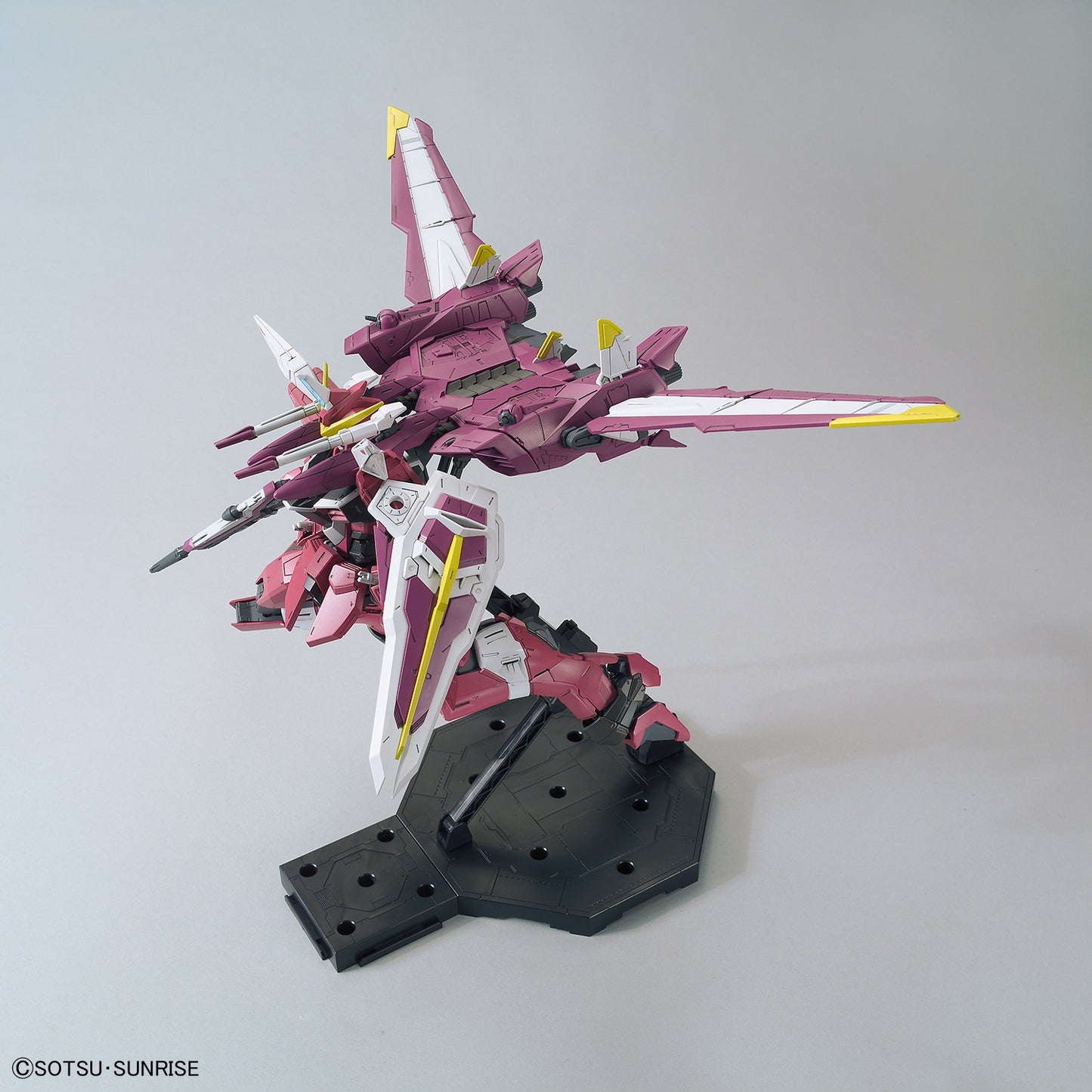 MG 1/100 Justice Gundam "Mobile Suit Gundam: Seed"